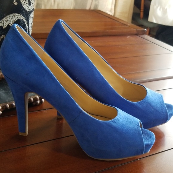 NINE & CO. 💙 HEELS - Picture 4 of 8